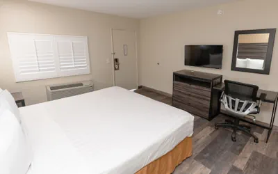 Photo 5 - Crown Motel