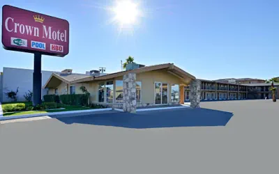 Photo 2 - Crown Motel