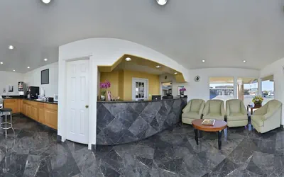 Photo 3 - Crown Motel