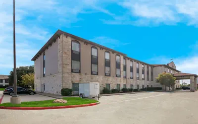 Photo 2 - Comfort Suites Granbury