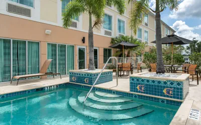 Photo 2 - Sleep Inn & Suites Port Charlotte - Punta Gorda