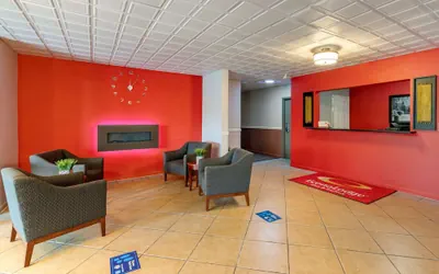 Photo 3 - Econo Lodge Inn & Suites Granite City - St. Louis