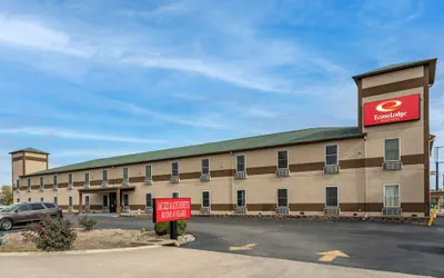 Photo 2 - Econo Lodge Inn & Suites Granite City - St. Louis