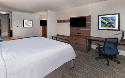 Photo 5 - Holiday Inn Express & Suites West by IHG