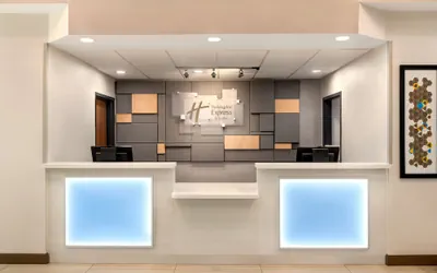 Photo 3 - Holiday Inn Express & Suites Pembroke Pines-Sheridan St by IHG
