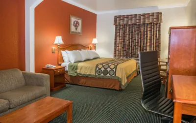 Photo 5 - Super 8 by Wyndham Brookshire TX