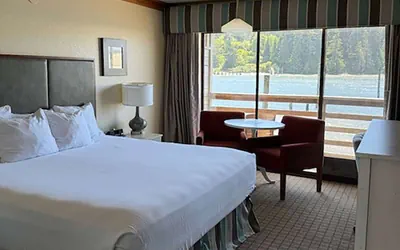Photo 2 - River House Inn, a Baymont by Wyndham