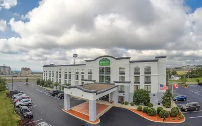 Photo 2 - Wingate by Wyndham Erie