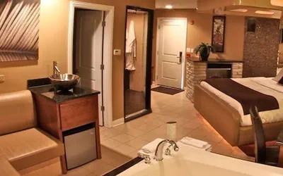 Photo 4 - The Champagne Lodge & Luxury Suites