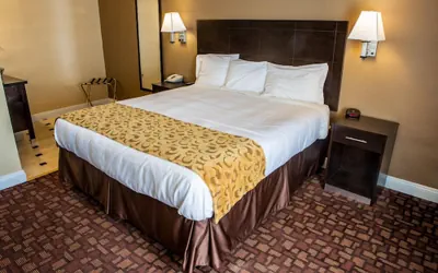 Photo 3 - Marinwood Inn & Suites