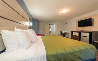 Photo 4 - Quality Inn & Suites Manitou Springs at Pikes Peak / Garden of the Gods