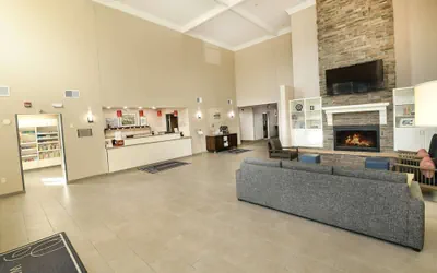 Photo 2 - Country Inn & Suites by Radisson, Grand Forks, ND