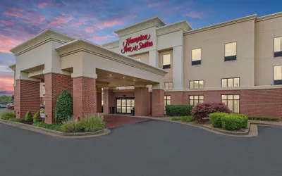 Photo 2 - Hampton Inn & Suites Madisonville
