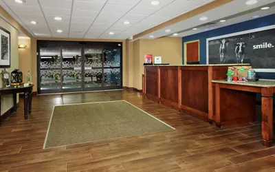 Photo 4 - Hampton Inn & Suites Madisonville