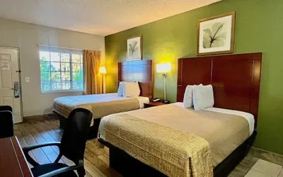 Photo 4 - Travelodge Suites by Wyndham Lake Okeechobee