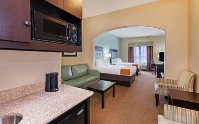 Photo 5 - Holiday Inn Express Hotel & Suites Victoria by IHG