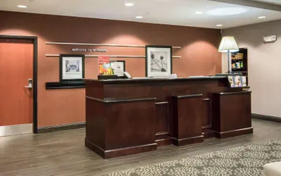 Photo 4 - Hampton Inn & Suites Orlando-John Young Pkwy/S. Park
