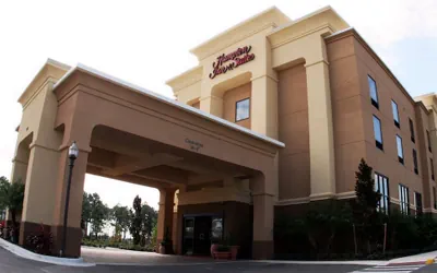 Photo 2 - Hampton Inn & Suites Orlando-John Young Pkwy/S. Park