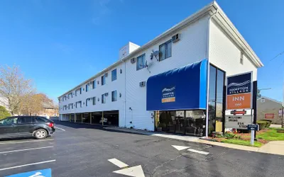 Photo 2 - Hampton Village Inn