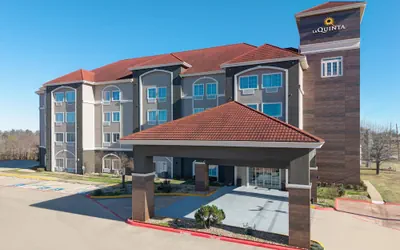 Photo 2 - La Quinta Inn & Suites by Wyndham Paris