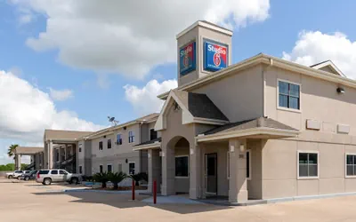 Photo 2 - Studio 6 Bay City, TX