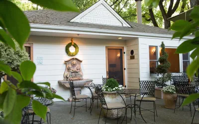 Photo 4 - Cottage Grove Inn