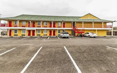 Photo 2 - OYO Hotel San Antonio Lackland near Seaworld