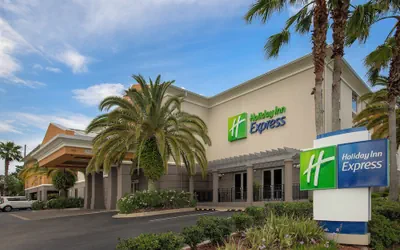 Photo 2 - Holiday Inn Express Jacksonville Beach by IHG