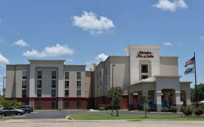 Photo 2 - Hampton Inn & Suites Alexandria