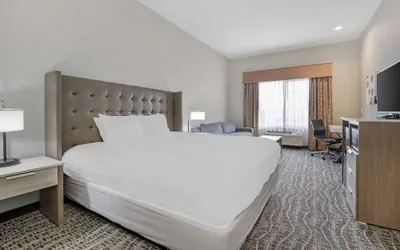 Photo 4 - Best Western Plus Peppertree Inn At Omak