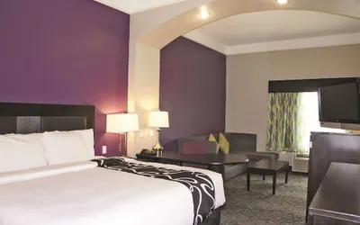 Photo 5 - La Quinta Inn & Suites by Wyndham Pearland - Houston South