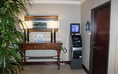 Photo 3 - Lexington Expo Hotel by IHG