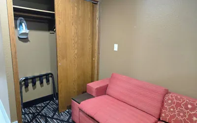 Photo 4 - Town House Extended Stay Hotel Downtown