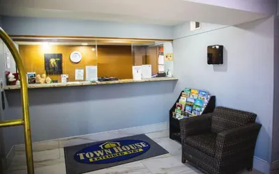 Photo 3 - Town House Extended Stay Hotel Downtown