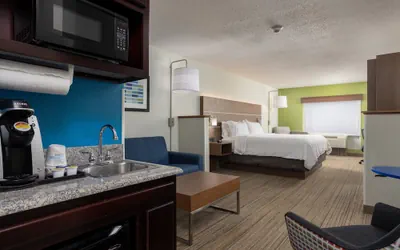 Photo 4 - Holiday Inn Express & Suites Carrollton by IHG