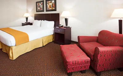 Photo 2 - Holiday Inn Express & Suites Carrollton by IHG