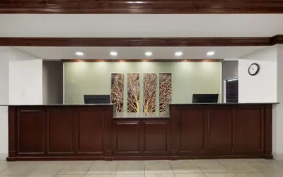 Photo 3 - La Quinta Inn & Suites by Wyndham Savannah Airport - Pooler