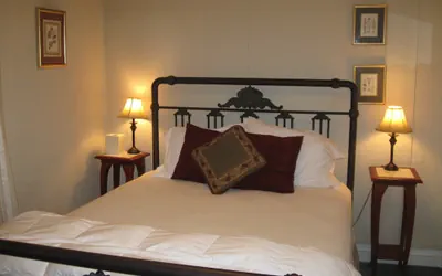 Photo 3 - The Forest Queen Hotel