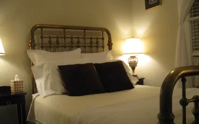 Photo 4 - The Forest Queen Hotel