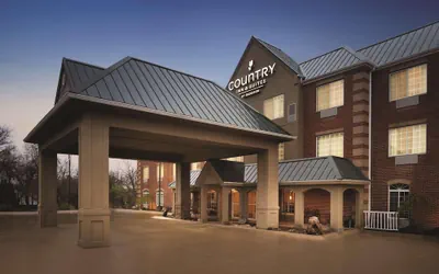 Photo 2 - Country Inn & Suites by Radisson, Valparaiso, IN
