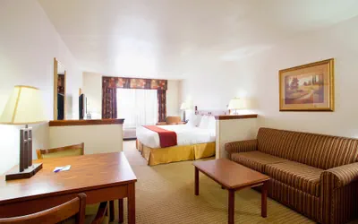Photo 3 - Holiday Inn Express & Suites Mattoon by IHG