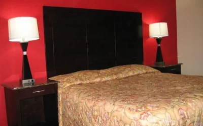 Photo 4 - Townhouse Inn & Suites