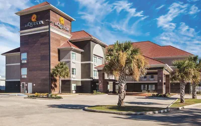 Photo 2 - La Quinta Inn & Suites by Wyndham Walker - Denham Springs