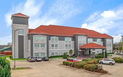Photo 2 - La Quinta Inn & Suites by Wyndham Cleburne