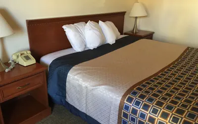 Photo 3 - Vantage Point Inn Woodland Hills