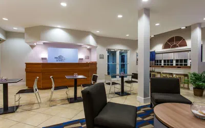 Photo 3 - Microtel Inn & Suites by Wyndham Port Charlotte/Punta Gorda
