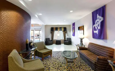 Photo 4 - Comfort Suites University