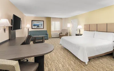 Photo 3 - Candlewood Suites Destin-Sandestin by IHG