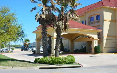 Photo 2 - Baymont by Wyndham Brenham