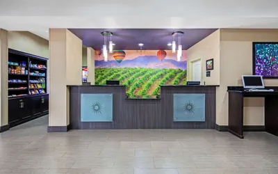 Photo 4 - La Quinta Inn & Suites by Wyndham Temecula